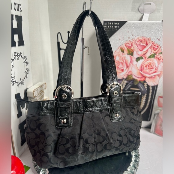 Coach canvas and patent leather Signature Black w/ Silver hardware shoulder bag - Picture 3 of 13
